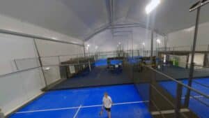 Splare i padelhall på Padelroom Bollebygd