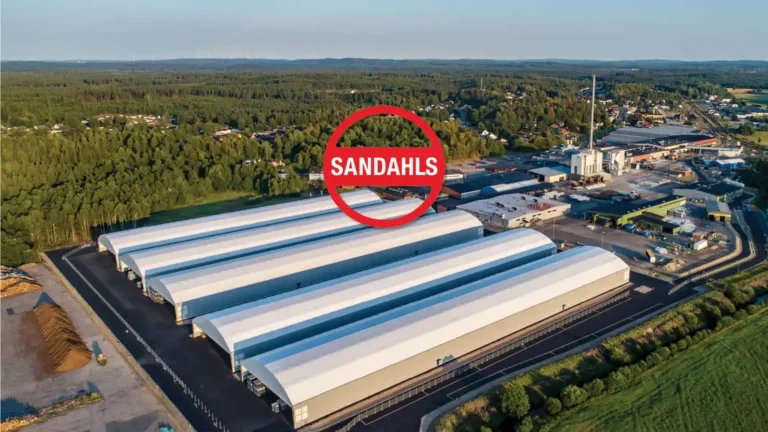 Tälthallar hos Ardagh Groups lager för buteljer i Limmared. Fem stora industrihallar som täcker 40 000 m²