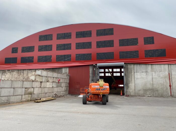 A new red canvas on Söderenergi’s fabric structure in Södertälje