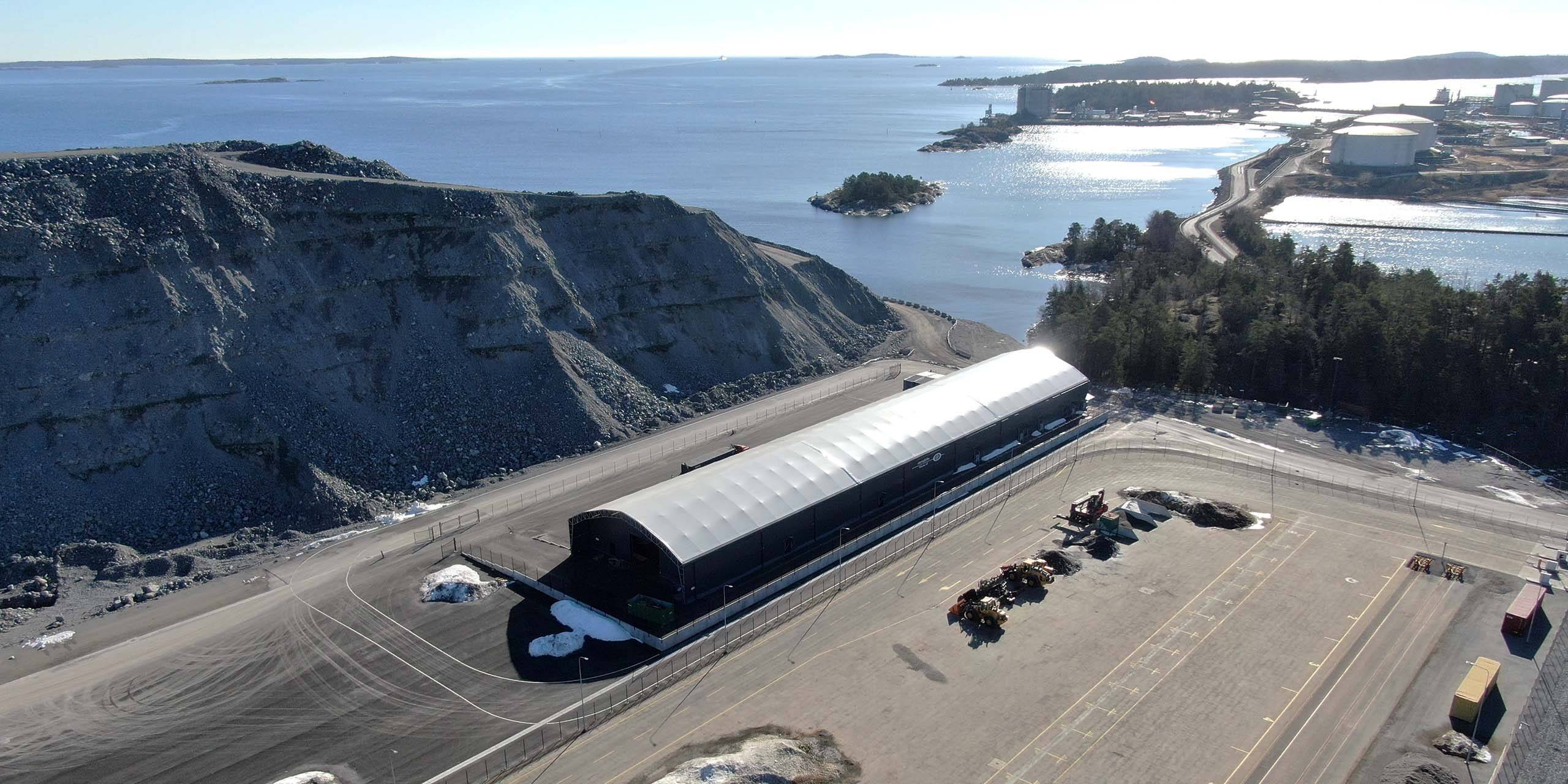 Fabric structure at Euroglobe Shipping in Nynäshamn. A custom solution with half the fabric structure insulated and heated and the other half used as cold storage.