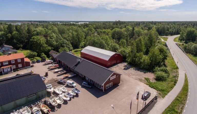 Fabric structure for boat storage at Karlholms Båt &amp; Motor