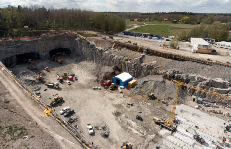 Construction tent used by Veidekke in building a bypass